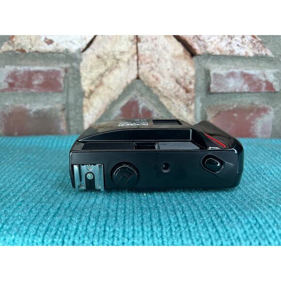 Rikinon 35mm Focus free Camera - Picture 7 of 8